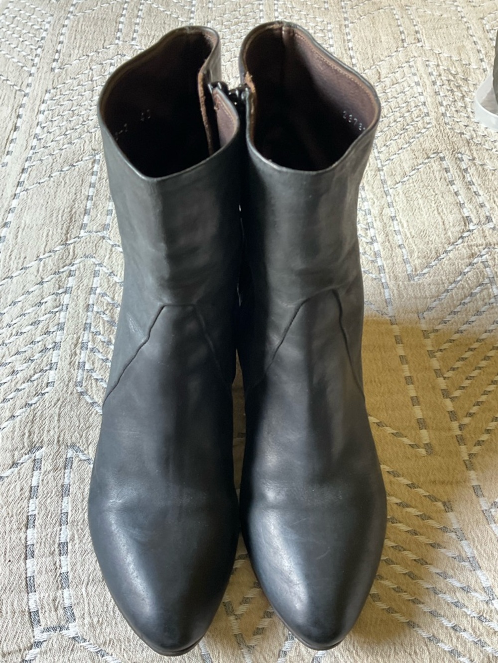 COCLICO black leather ankle boots with wood wedge heel Size 9 (40)